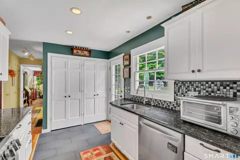 Kitchen - 5 N Beech Tree Rd, Brookfield, CT 06804 photo 5 of 5