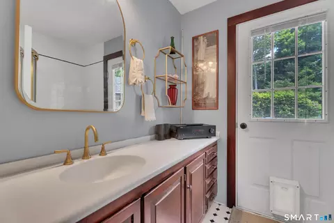Bath - 5 N Beech Tree Rd, Brookfield, CT 06804 photo 1 of 2