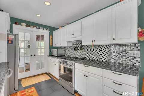 Kitchen - 5 N Beech Tree Rd, Brookfield, CT 06804 photo 2 of 5