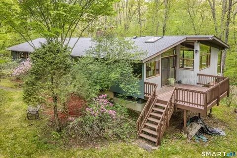 88 Hillyndale Rd, Mansfield, CT 06268