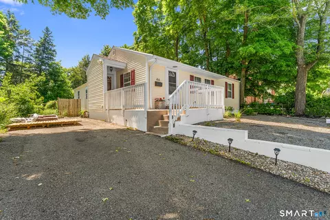 46 Pearl St, Norwich, CT 06360