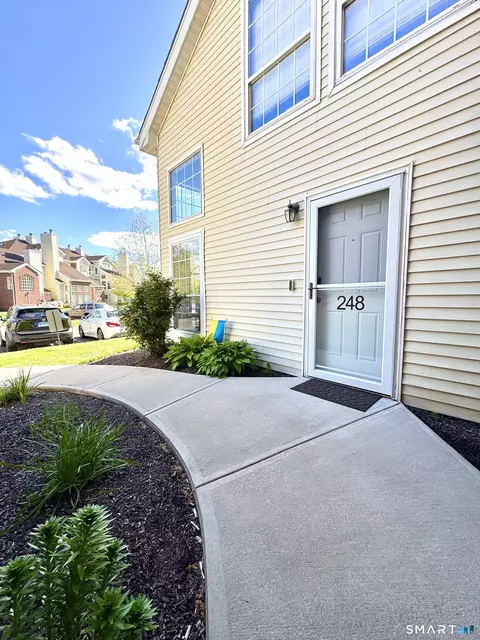 248 Carriage Crossing Ln #248, Middletown, CT 06457