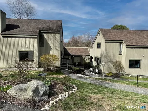 318 Heritage Vlg #E, Southbury, CT 06488
