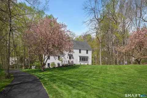 131 Fieldcrest Dr, Ridgefield, CT 06877