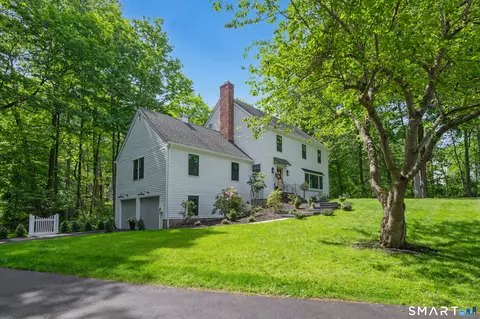 131 Fieldcrest Dr, Ridgefield, CT 06877