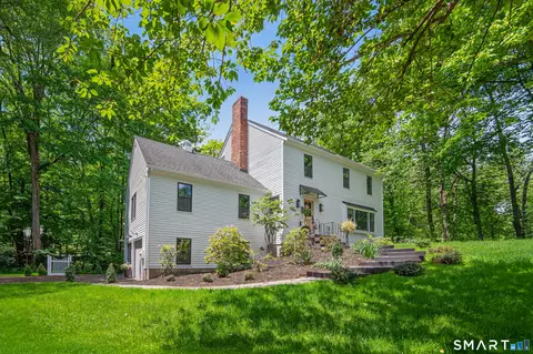 131 Fieldcrest Dr, Ridgefield, CT 06877