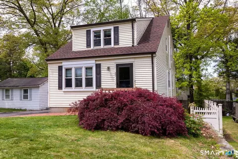 29 Namonee Trl, East Hampton, CT 06424