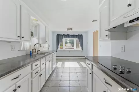 Kitchen - 68 Cornwall Rd, Berlin, CT 06037 photo 3 of 4