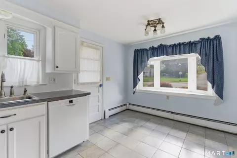 Kitchen - 68 Cornwall Rd, Berlin, CT 06037 photo 4 of 4