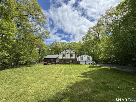 38 Grey Ledge Dr, Guilford, CT 06437