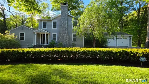 14 Fullmar Ln, Norwalk, CT 06850