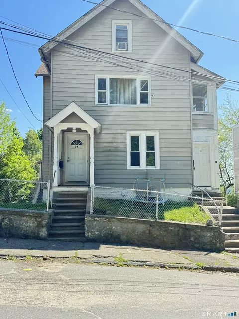 22 Ashley St, Waterbury, CT 06704