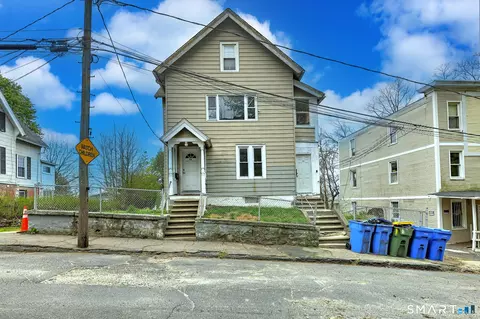 22 Ashley St, Waterbury, CT 06704