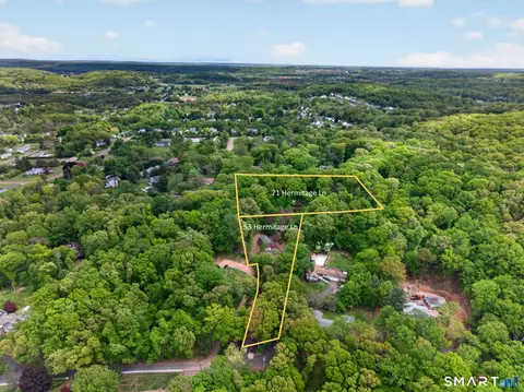 71 Hermitage Ln, North Haven, CT 06473