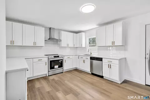 59 Lenox Ave, Stratford, CT 06615