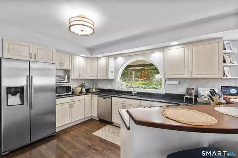 Kitchen - 1 Hidden Brook Rd, Hamden, CT 06518 photo 3 of 4