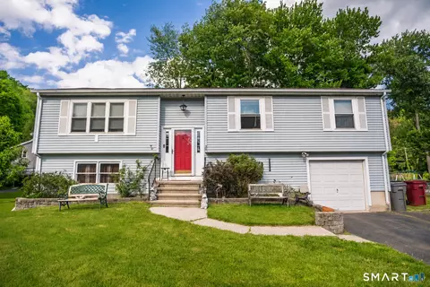 39 Harlow Ct, Naugatuck, CT 06770