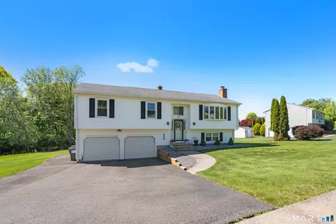 78 Shaw Farm Rd, Oakville, CT 06779