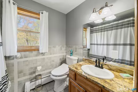 Bath - 225 Bethmour Rd, Bethany, CT 06524 photo 2 of 5