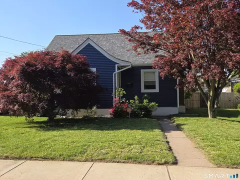 33 Linnmore Dr, Manchester, CT 06040