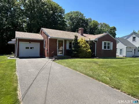 13 Walnut Ln, Wallingford, CT 06492