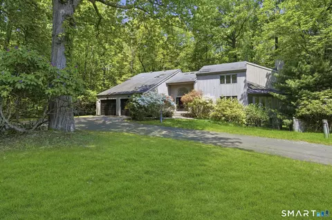 57 Grouse Ln, Woodbridge, CT 06525