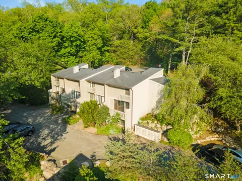 19 Clubhouse Dr #19, Woodbury, CT 06798