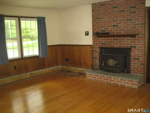 12 Tanglewood Dr, Norwich, CT 06360