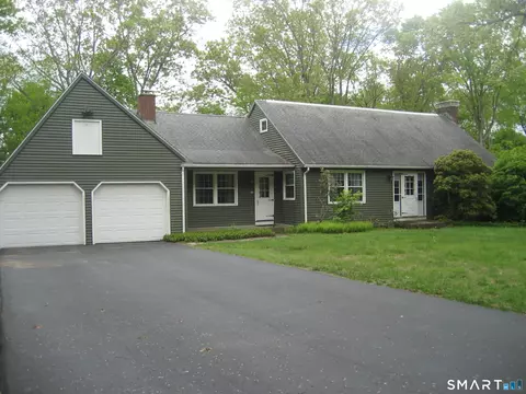 12 Tanglewood Dr, Norwich, CT 06360