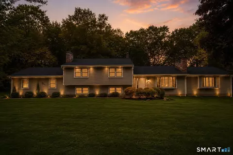 34 Ox Bow Ln, Woodbridge, CT 06525