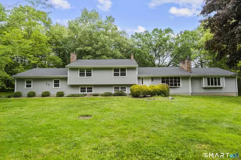 34 Ox Bow Ln, Woodbridge, CT 06525