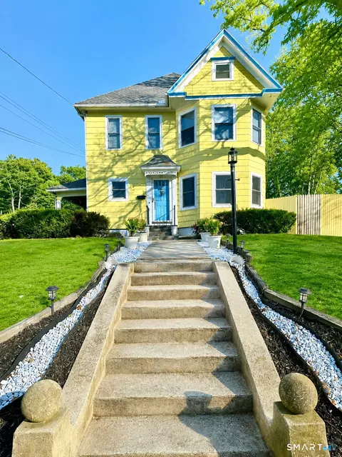 55 Mechanics St, Putnam, CT 06260