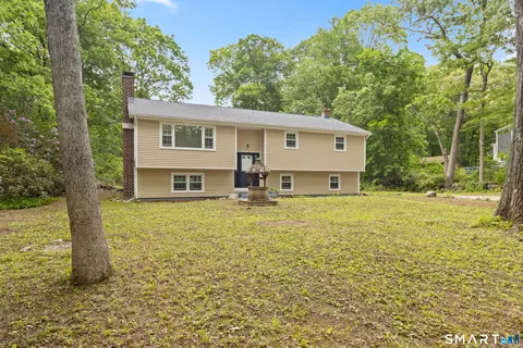 20 Quiet Woods Rd, East Hampton, CT 06424