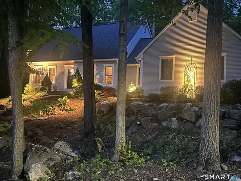 380 Dennison Rdg, Manchester, CT 06040