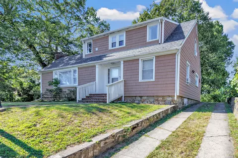 86 Vanguard St, Bridgeport, CT 06606