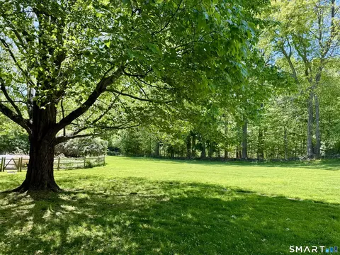 22 Dawn Dr, Westport, CT 06880
