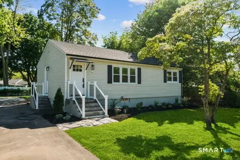 66 Northrop Rd, West Haven, CT 06516