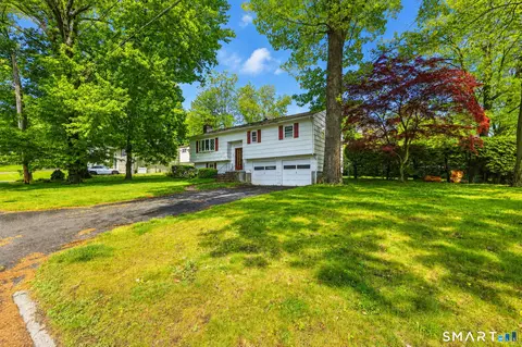 361 Calf Pen Ln, Milford, CT 06460