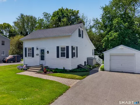 6 Joyce Ct, Niantic, CT 06357