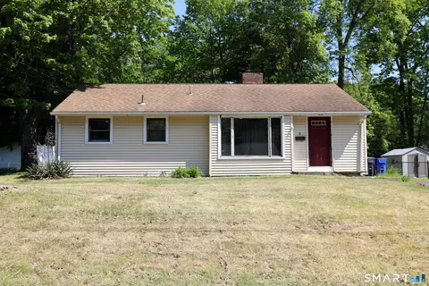 4 Woodside Dr, Bloomfield, CT 06002