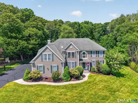 15 Harvest Gln, East Lyme, CT 06333