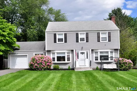 16 Miamis Rd, West Hartford, CT 06117
