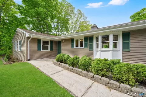 12 Unity Dr, Trumbull, CT 06611