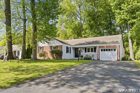 25 Miamis Rd, West Hartford, CT 06117