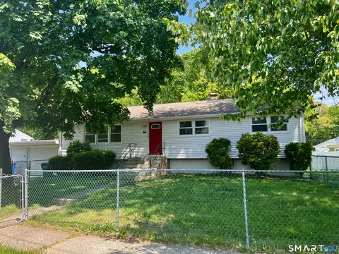 154 Hesse Rd, Hamden, CT 06517