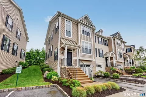 22 Moorland Dr #22, Danbury, CT 06810