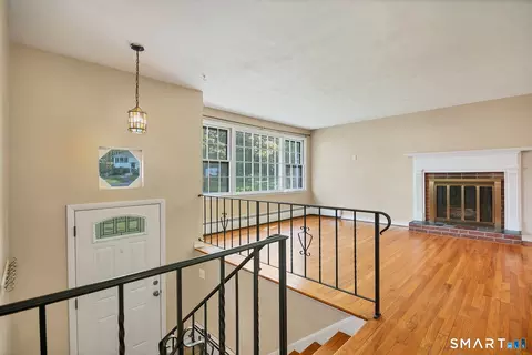 Living - 1 Holly Ln, Gales Ferry, CT 06335 photo 1 of 5
