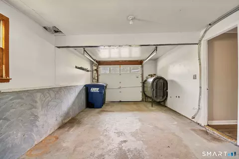 Entry Way - 1 Holly Ln, Gales Ferry, CT 06335 photo 1 of 1