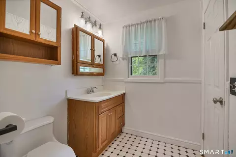 Bath - 1 Holly Ln, Gales Ferry, CT 06335 photo 2 of 3