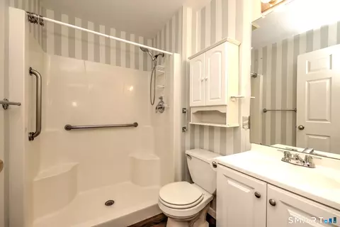 Bath - 65 Elizabeth Cir #65, Sandy Hook, CT 06482 photo 1 of 2
